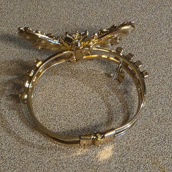 Betsey Johnson Gold Tone Crystal Bee Flower Hinged Bangle Bracelet - Picture 4 of 5